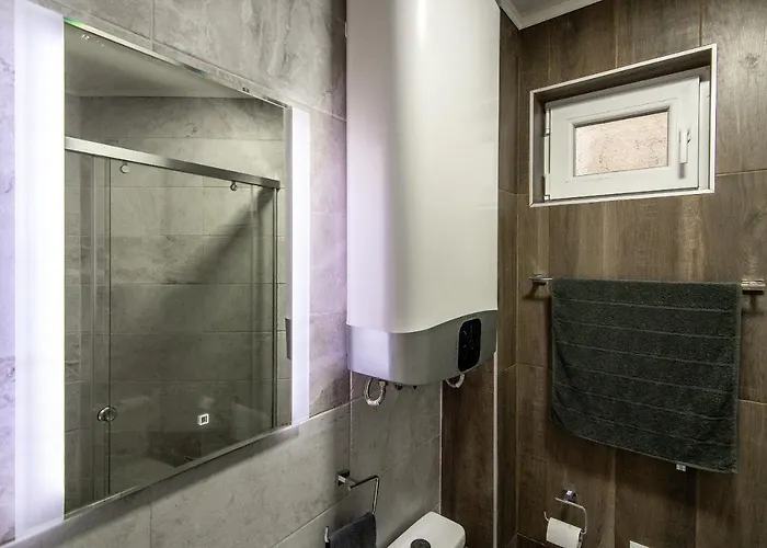 Location In Center And Paid Parking Apartment