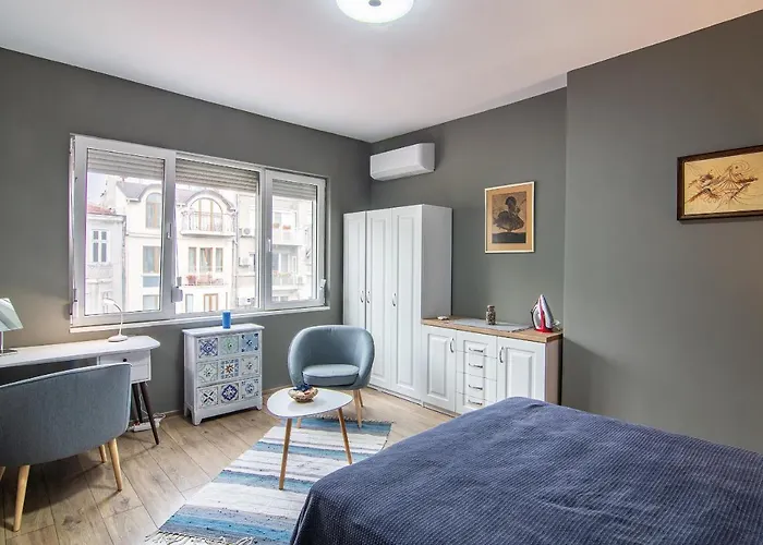 Apartment Location In Center And Paid Parking *